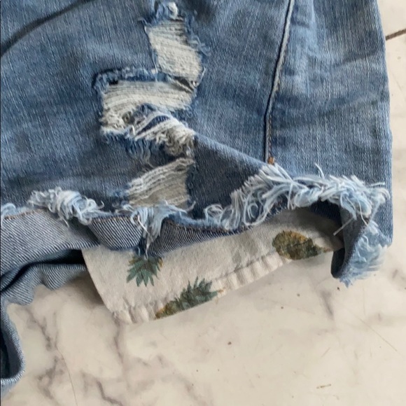 Women’s Jean shorts - Picture 3 of 3